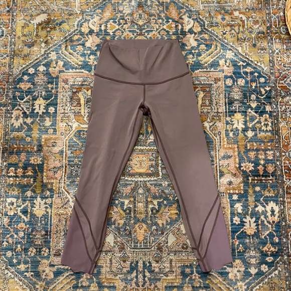 lululemon athletica Pants - Lululemon Wunder Under 24” Purple Scallop Leggings